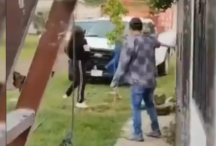 Sujeto atropella a madre e hija en Puebla