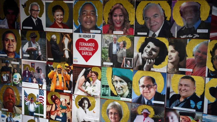 Mural en honor a los más de 600 mil muertos de COVID en EU.