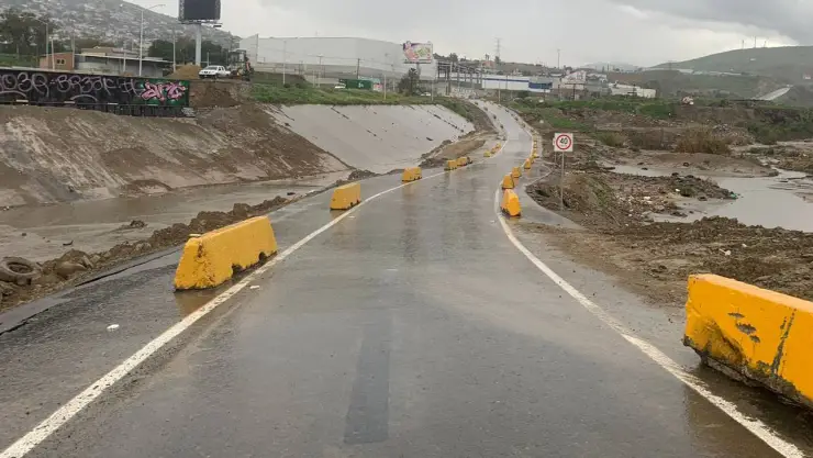 Cerrarán terraplén del puente Los Olivos por lluvias en Tijuana