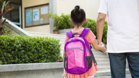 Nueva York quiere que los niños migrantes vayan a la escuela.