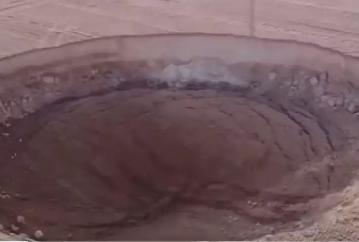 enorme socavon en turquia