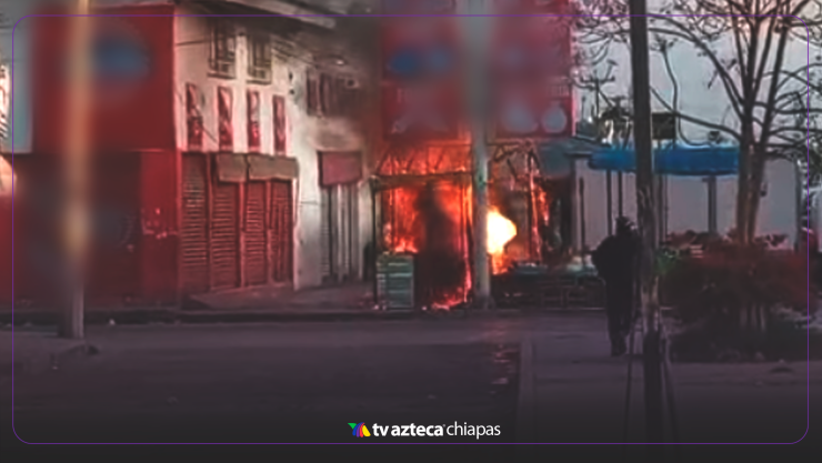 Incendio consume locales cerca de Merposur en San Cristóbal de Las Casas