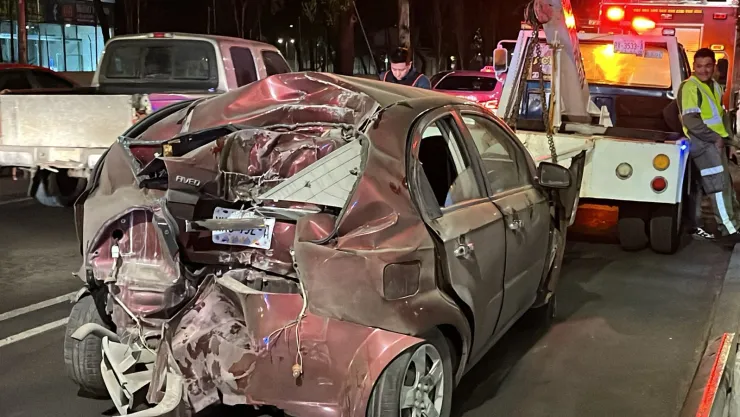 CDMX: Fuerte choque en Coyoacán tras una persecución que dejó dos autos destrozados