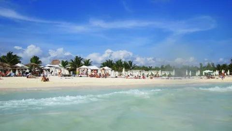 playa mamitas playa del carmen.jpg