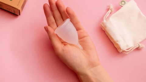 Copa-menstrual-Qué-es-cómo-se-usa-y-por-qué-es-una-opción-amigable-con-el-medio-ambiente
