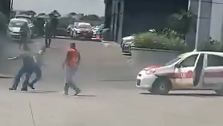 Se registra pelea de taxistas en Veracruz.