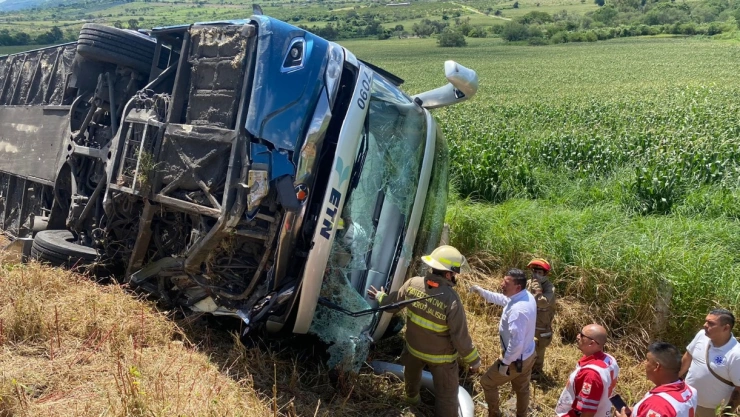 volcadura autobus jalisco.jpg