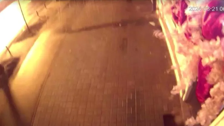 momento-del-ataque-com-misiles-de-rusia-corazón-kiev-capital-ucrania-video