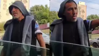 Franelero cobra estacionamiento