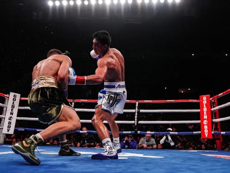 Jaime Munguía vs Sergyi Derenvyanchenko