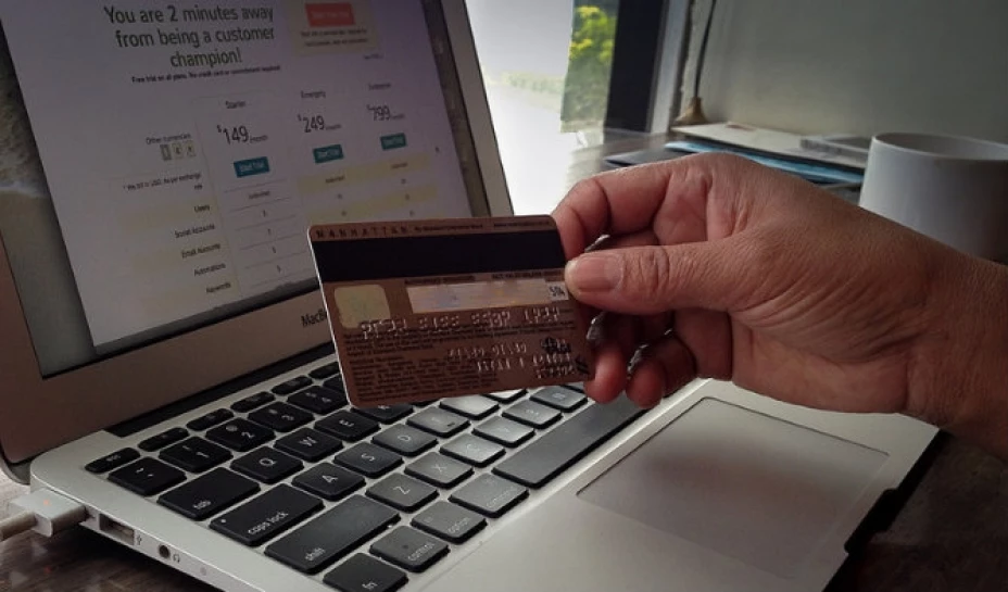 Los datos de la huella dactilar del titular, que se activan tras un sencillo escáner de la misma, se almacenan directamente en la tarjeta