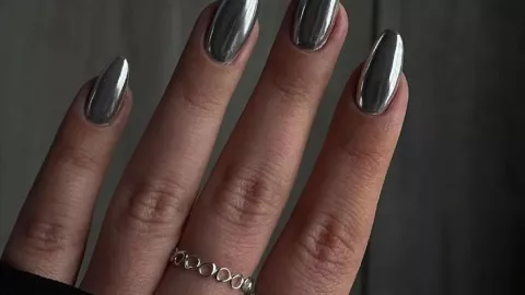 9 diseños de uñas grises que puedes usar para la oficina o cualquier ocasión