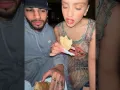Rauw y Rosalia comida.jpg