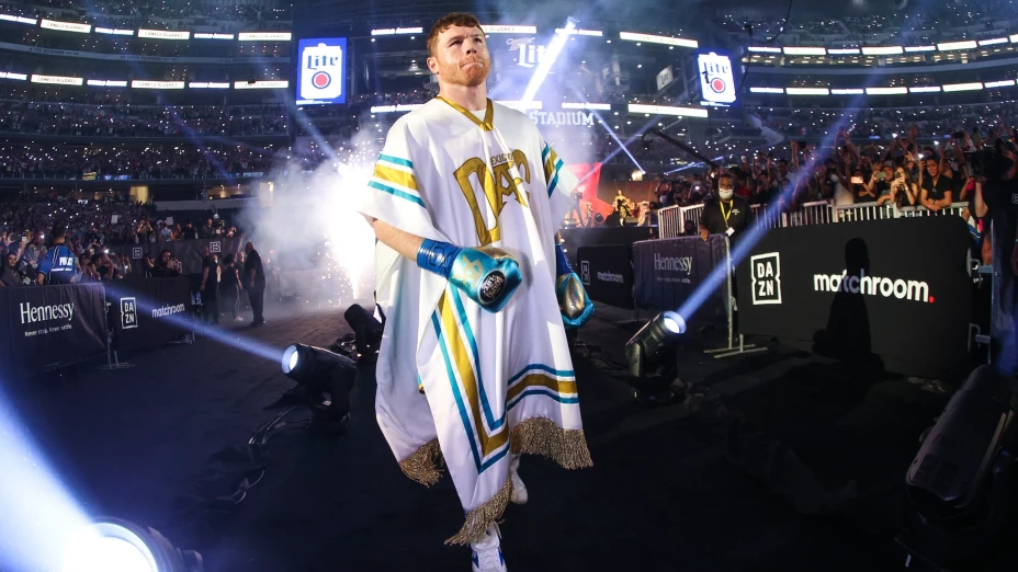 Saúl Canelo Álvarez vs Caleb Plant