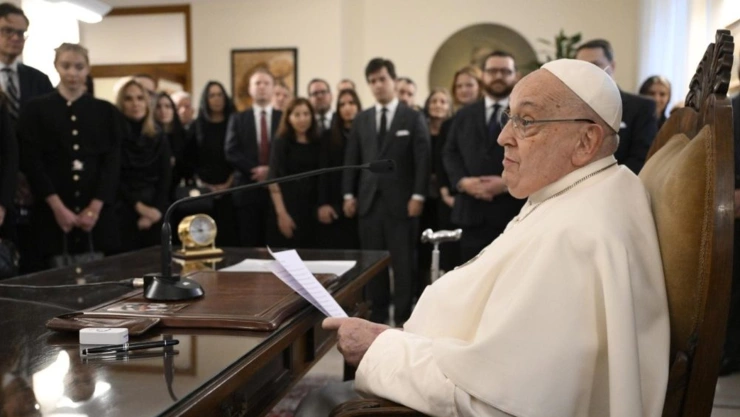 Papa Francisco firma carta de renuncia hoy.jpg