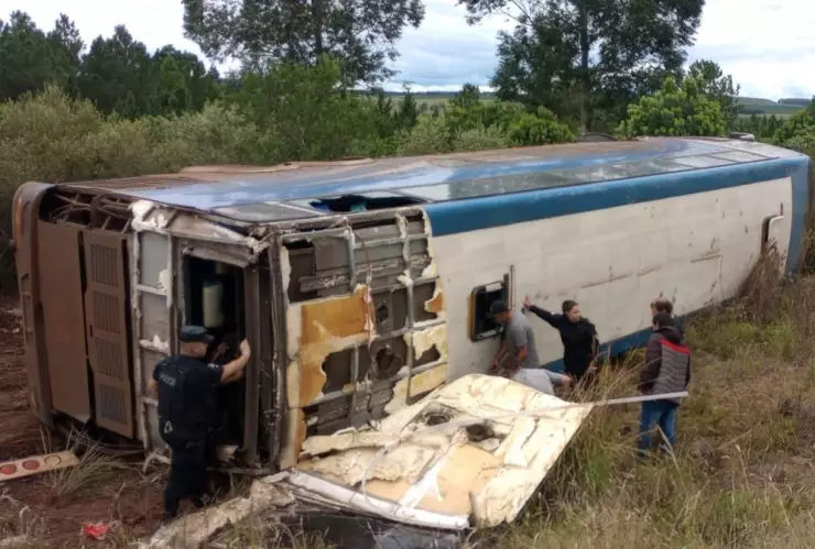 volcadura-autobús-en-san-josé-muertos-heridos-misiones-argentina