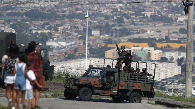 Soldados brasileños entran en barriadas de Río contra el narco