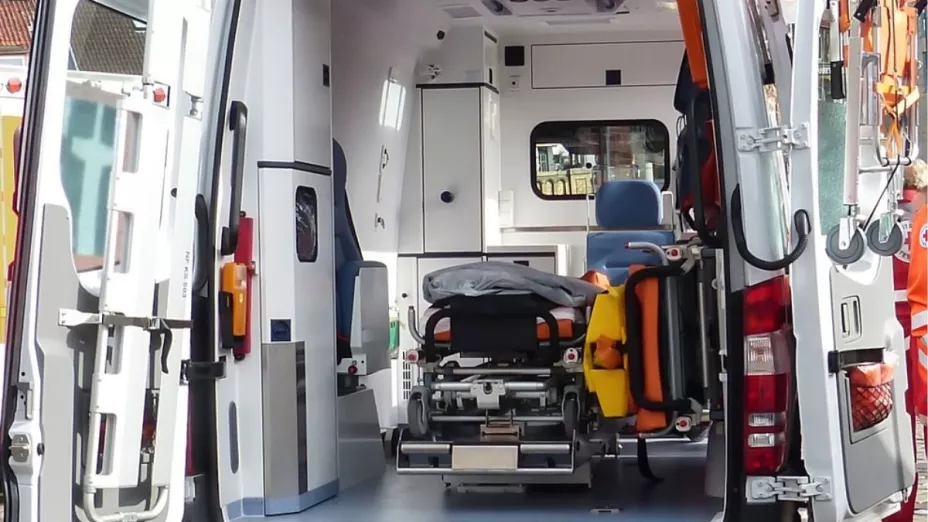 Choca ambulancia de la Cruz Roja Ensenada; muere paciente