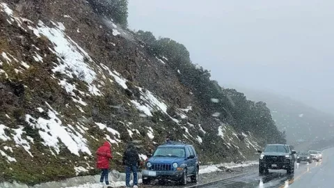Caída de nieve en carretera libre de La Rumorosa a Tijuana