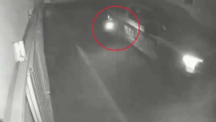 PATRULLA LANZA EXPLOSIVO COMERCIO CIUDAD SERDÁN