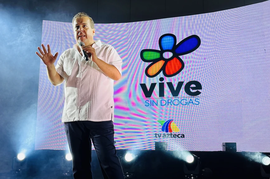 Juan Carlos Benasco en escenario.jpg