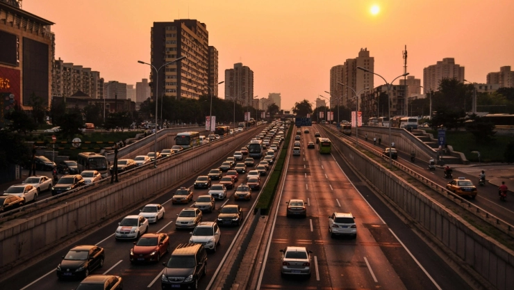 Estacionarse en lugar prohibido y otros casos por los que retienen las placas de un auto en el Estado de México