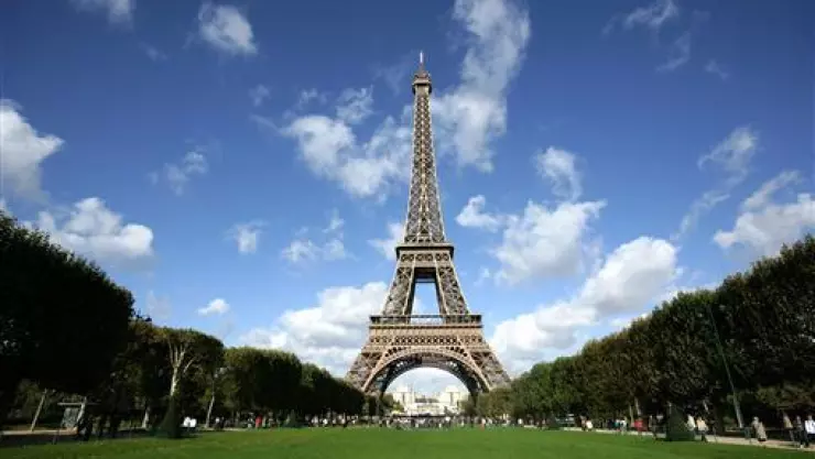 dia-torre-eiffel-2023