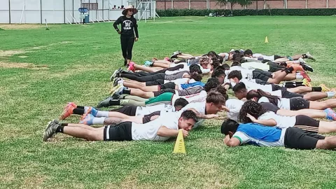 Ejercicios de calentamiento del equipo de futbol varonil de la UAM Xochimilco.