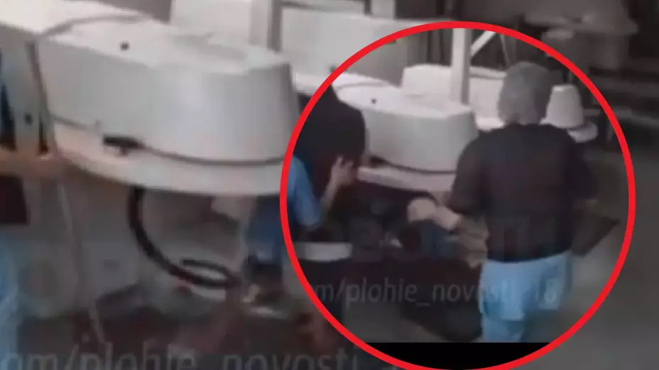 ¡ATERRADOR! Mujer muere triturada en panadería y momento queda grabado