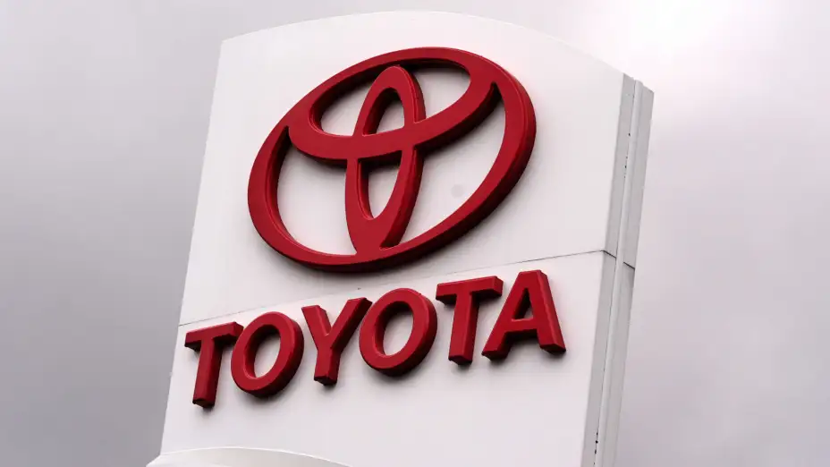 Logo de Toyota en un concesionario en Nueva Hampshire.