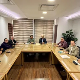 IMSS y sindicato negocian mejoras salariales y condiciones laborales