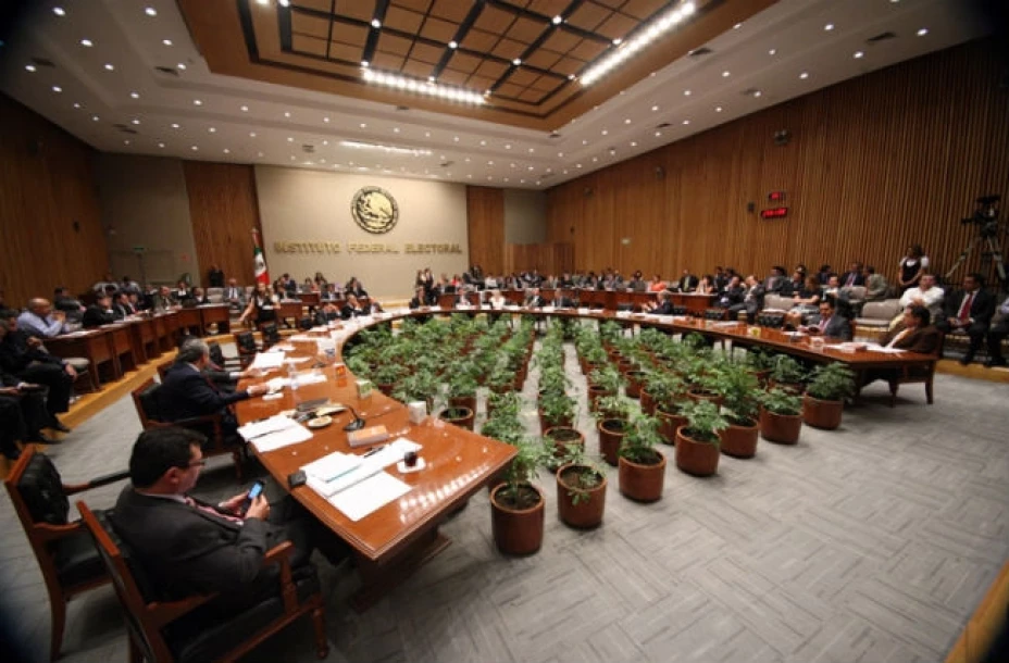 IFE discutirá sanciones a partidos