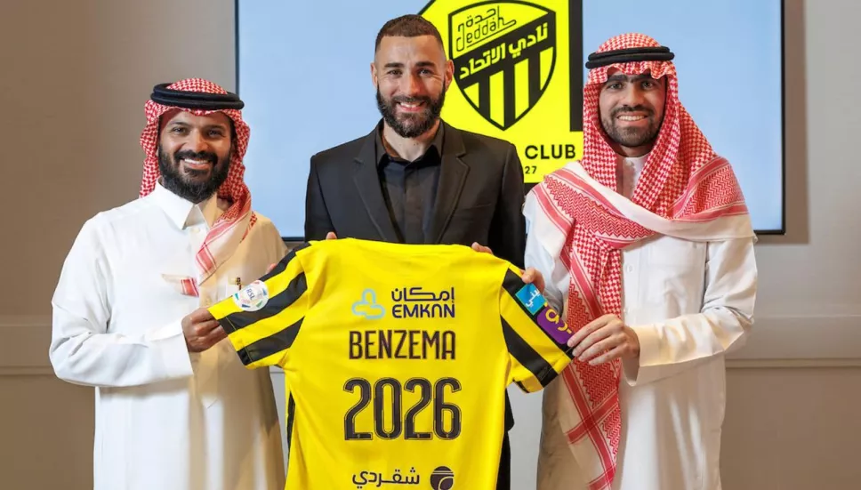 Karim Benzema presentado con el Ittihad