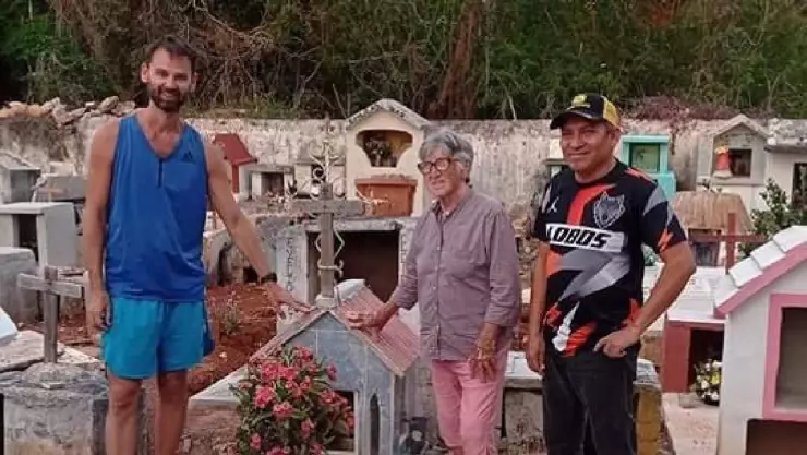 Ciudadano de Polonia viaja a Yucatán a visitar la tumba de su maestra