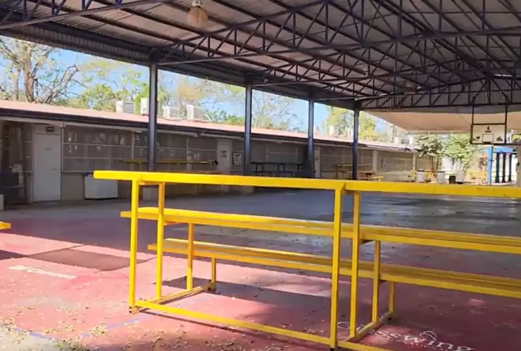 Escuela con candado en Los Mochis