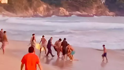 VIDEO: Muere militar ahogado tras rescatar a turista en playa de Acapulco