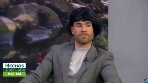 Roberto Ruiz también usó la peluca del nuevo look de Carlos Quirarte