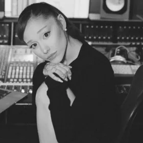 ariana grande de luto.jpg