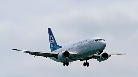 Muere sobrecargo en Año Nuevo 2025 en aterrizaje de emergencia en vuelo Rumania- Suiza