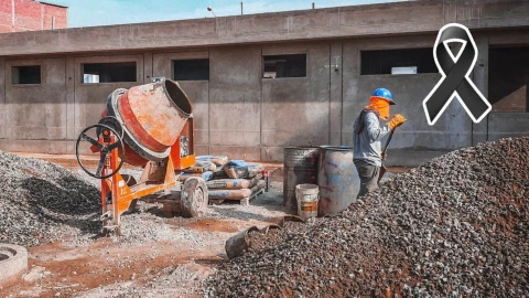 Doble tragedia en Conkal Hombre PIERDE LA VIDA al CAER en una mezcladora y su madre MUERE al enterarse