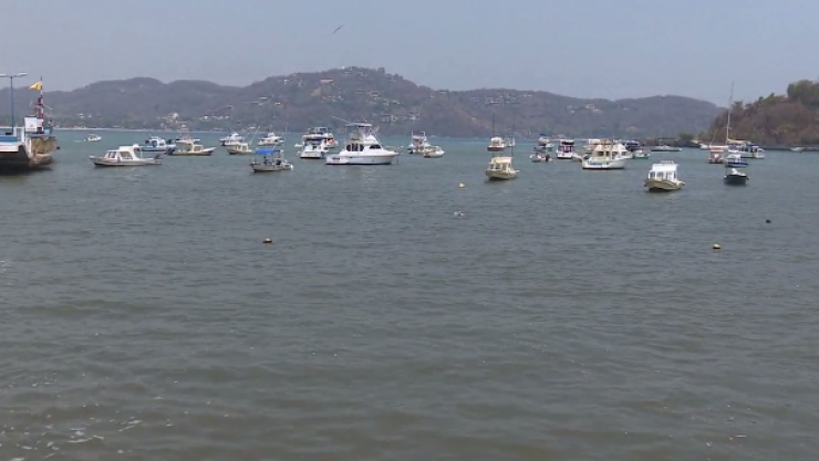 Zihuatanejo registra mar de fondo