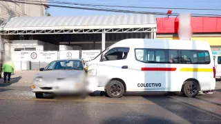Choque entre combi y auto paraliza la carretera Ocotlán–Chiautempan en Tlaxcala hoy