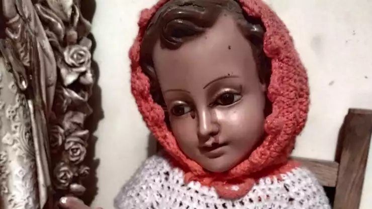Aseguran que Niño Dios llora lágrimas de sangre en Torreón, Coahuila
