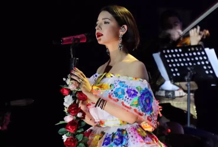 Ángela Aguilar confirma que está soltera con fuerte mensaje.