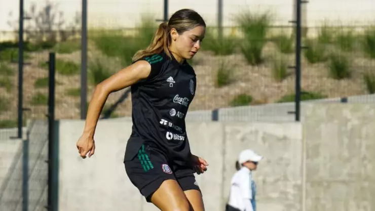 Futbolista Scarlett Camberos.