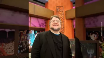 Guillermo Del Toro sonriendo.jpg
