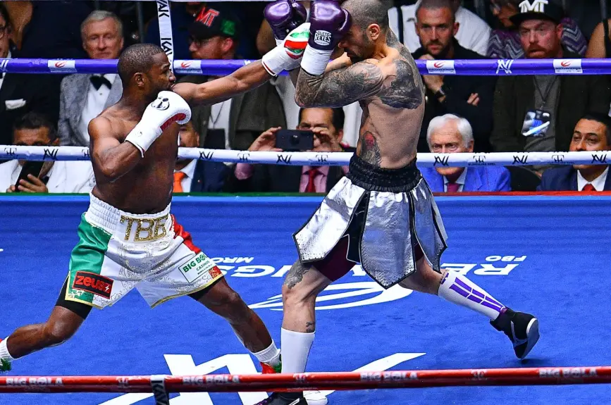 Floyd Mayweather vs John Gotti en la Arena CDMX peleando