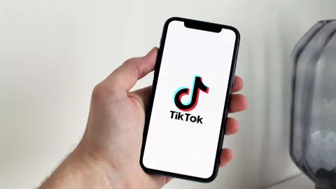¿Cómo poner stickers en los comentarios de TikTok?