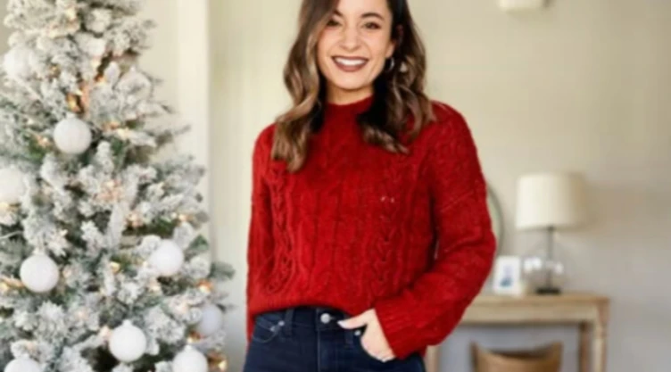Ideas de suéteres de color rojo para lucir elegante en Navidad