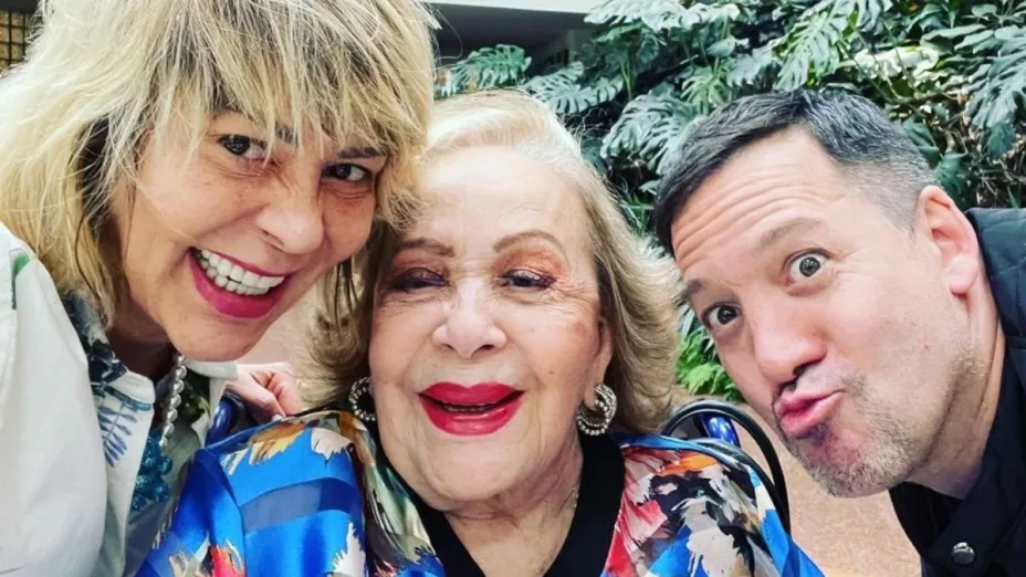 Luis Enrique Guzmán actualiza el estado de salud de Silvia Pinal.
